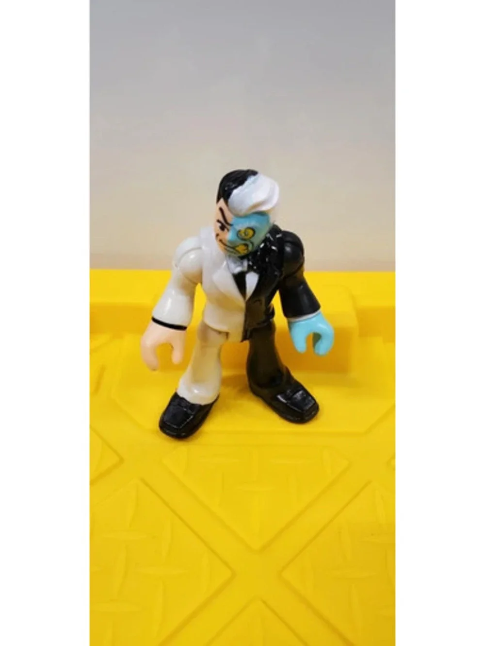 Fisher-Price Imaginext DC Super Friends Two Face Action Figure Suit Blue Hand